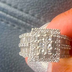 Beautiful Size 9 diamond wedding ring